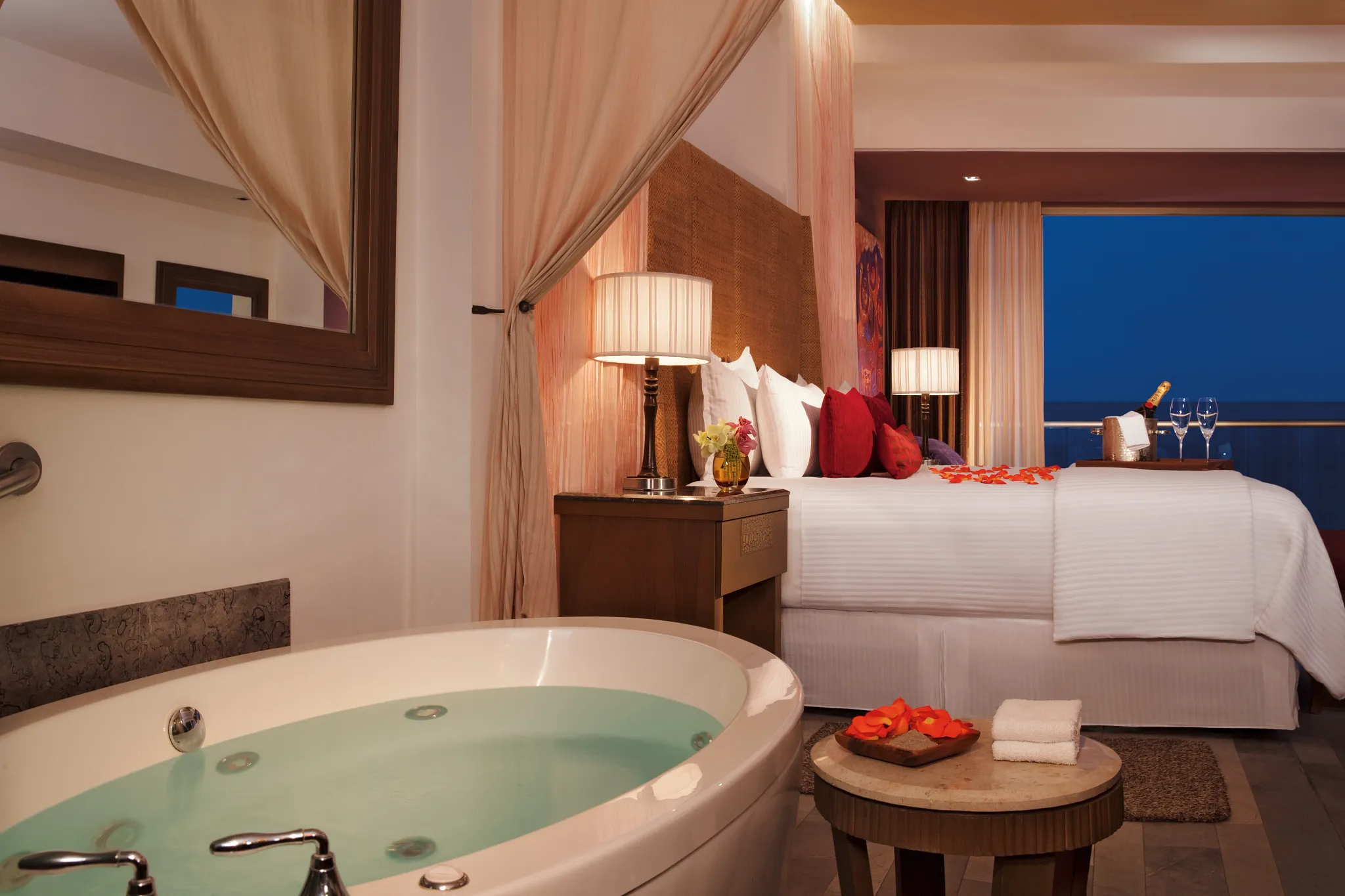 Junior Suite Ocean View soaking tub — Secrets Vallarta Bay