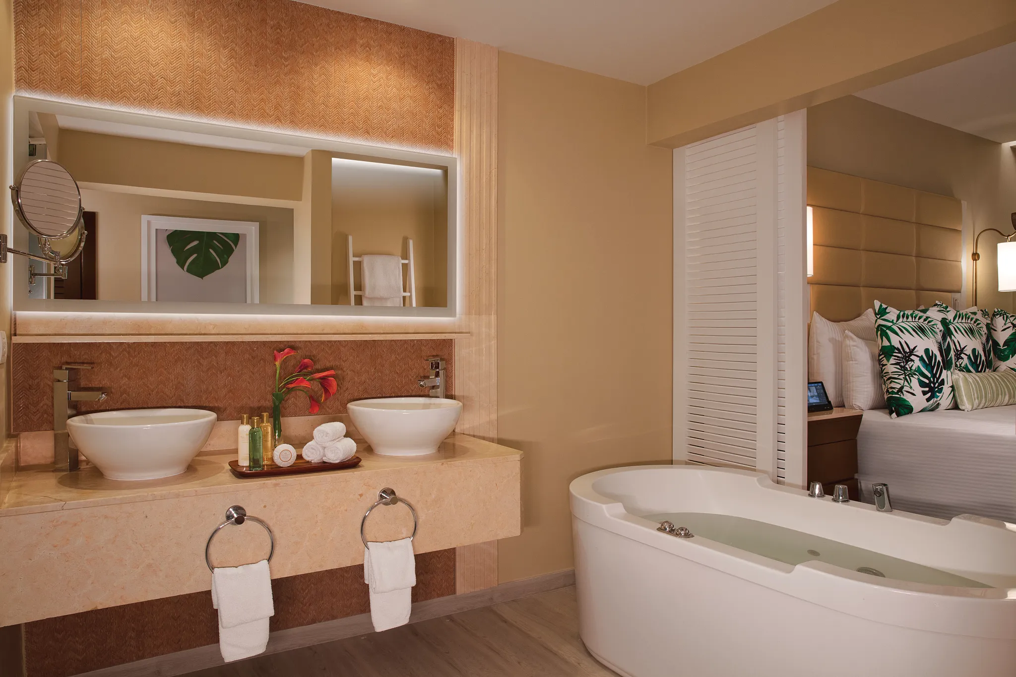Junior Suite Ocean Front Bathroom