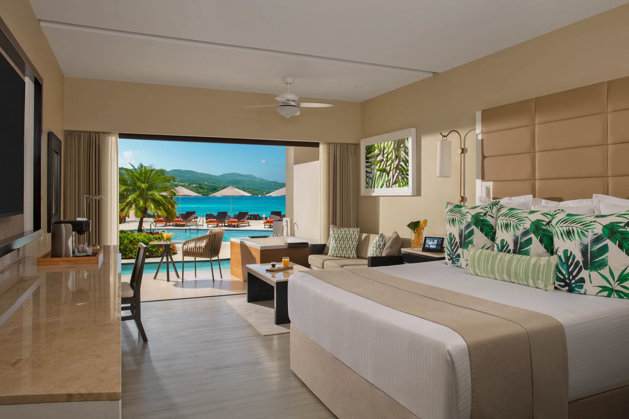 Preferred Club Junior Suite Ocean View Swim Out — Secrets Wild Orchid