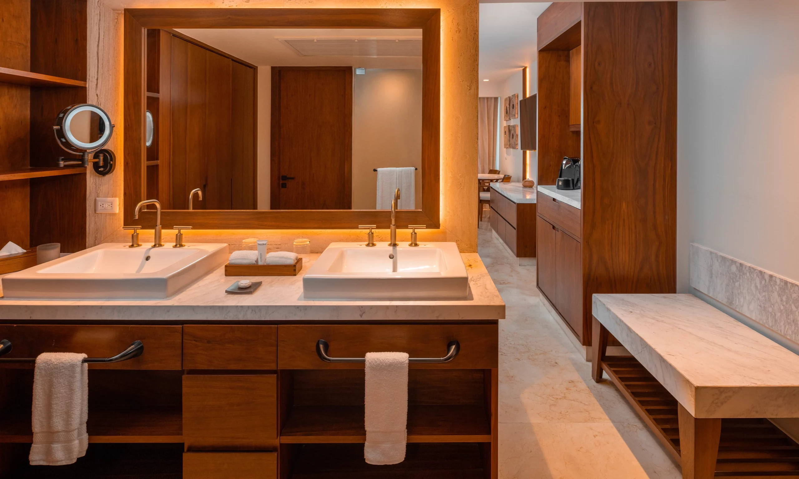 Junior Suite Ocean View bathroom