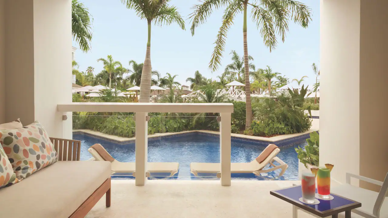 Swim-Up Junior Suite terrace