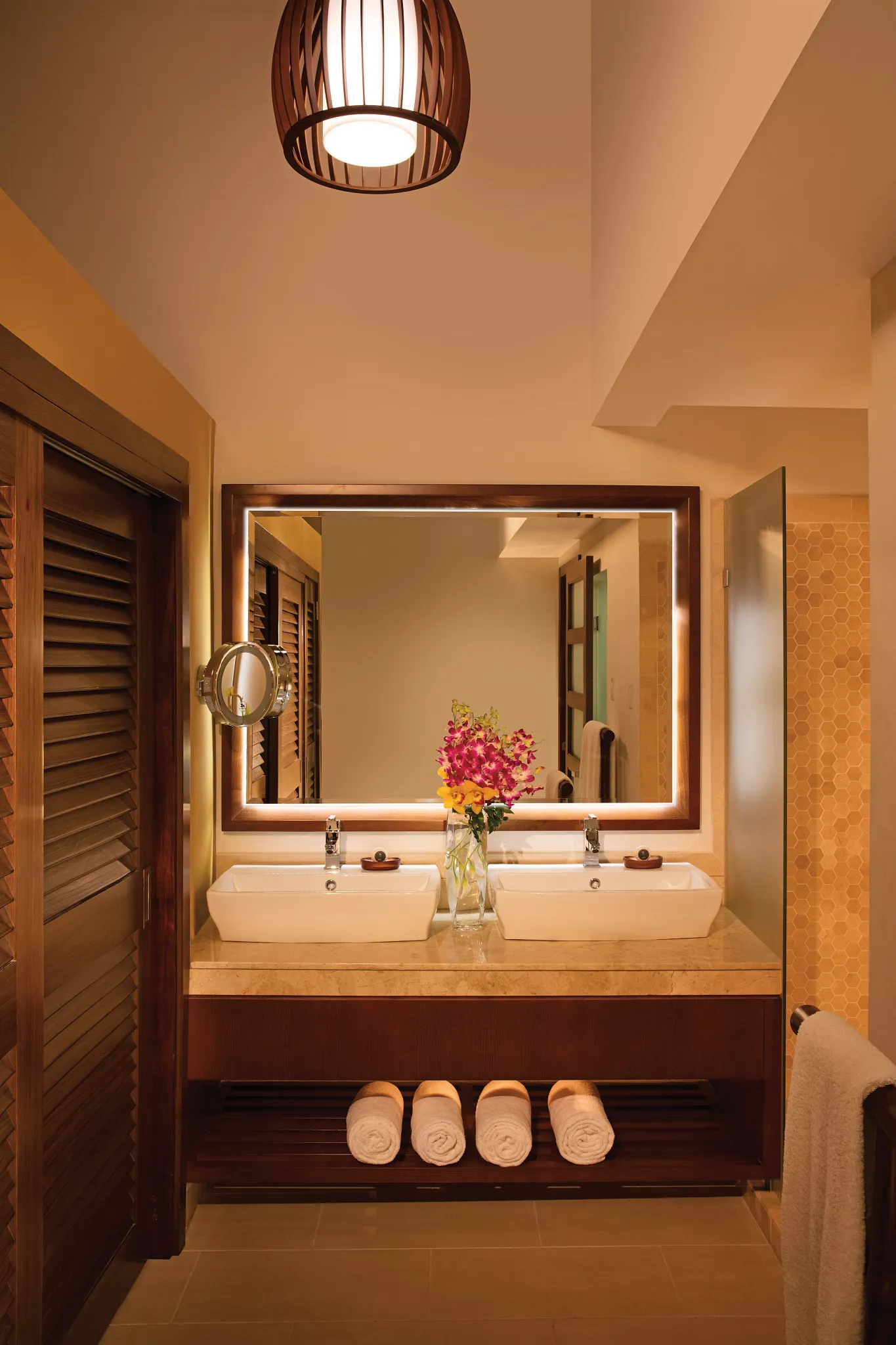 Junior Suite Swim Out Tropical View Bathroom