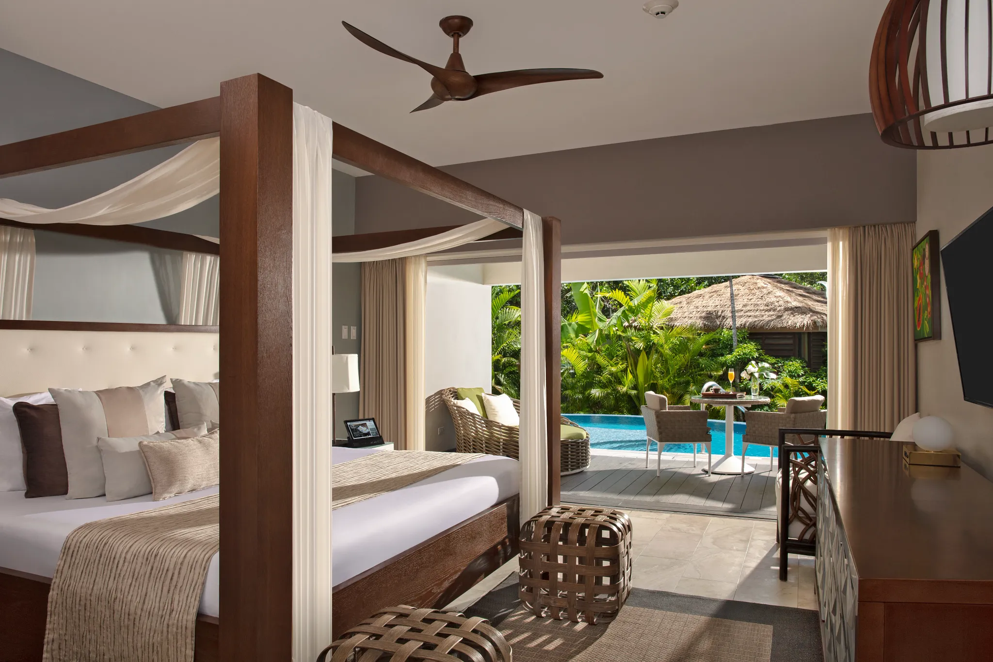 Junior Suite Swim Out Tropical View