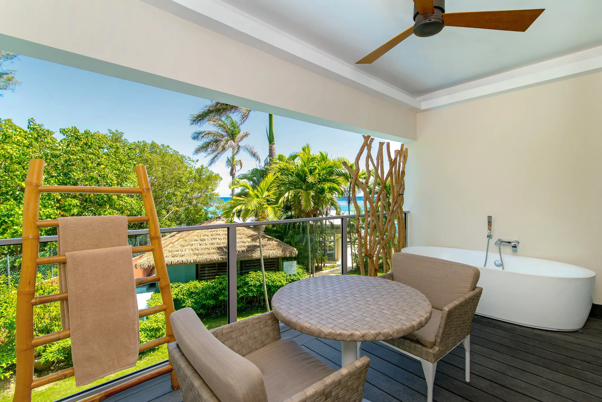 Junior Suite Tropical View with Soaking Tub Terrace