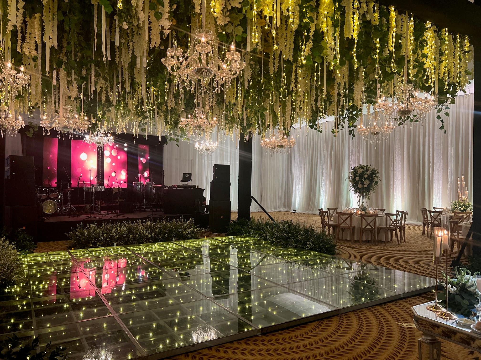 Alcazar Ballroom Live Band and Stage — Dreams Karibana Cartagena