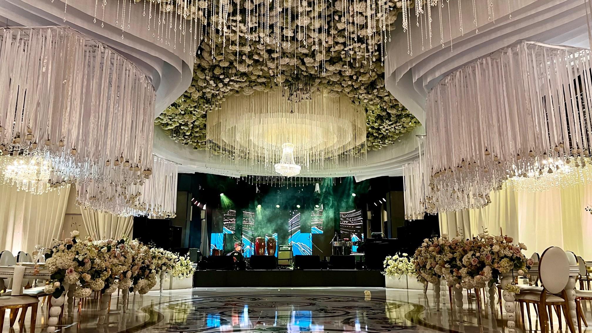 Alcazar Ballroom Stage With LED Screens — Dreams Karibana Cartagena