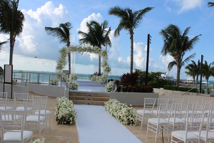 Hot Top Pool wedding — Breathless Cancun Soul