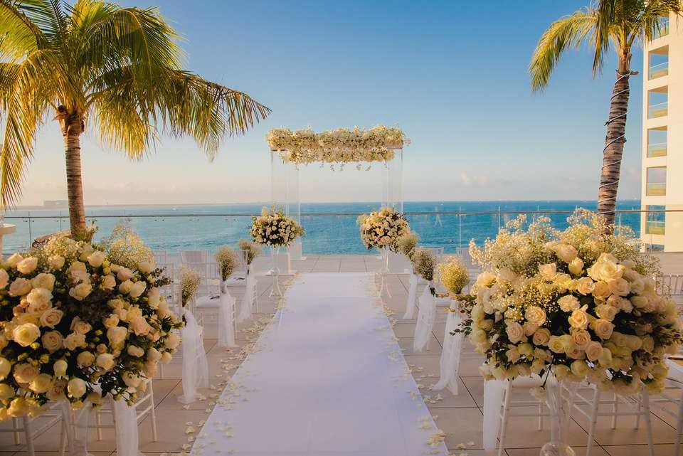 xcelerate Roof ceremony chairs — Breathless Cancun Soul