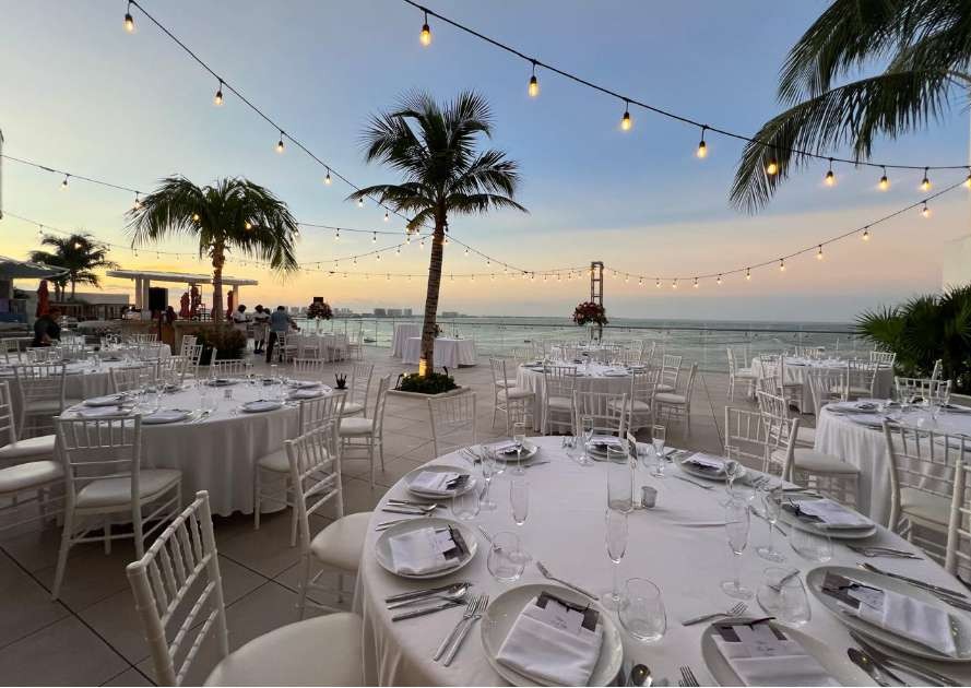 xcelerate Roof ceremony aisle — Breathless Cancun Soul