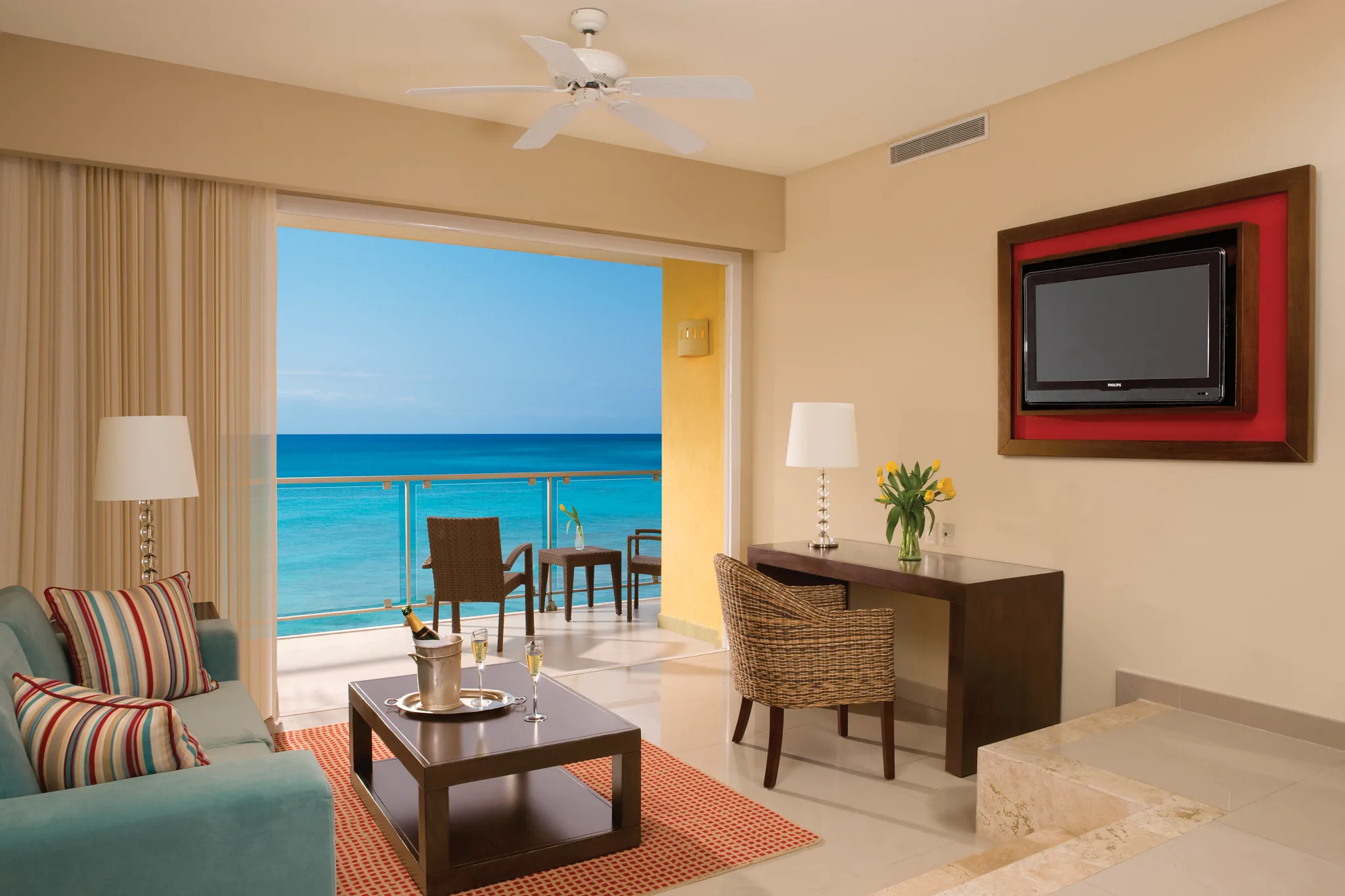 Junior Suite Ocean Front View Living Area — Dreams Jade Resort & Spa