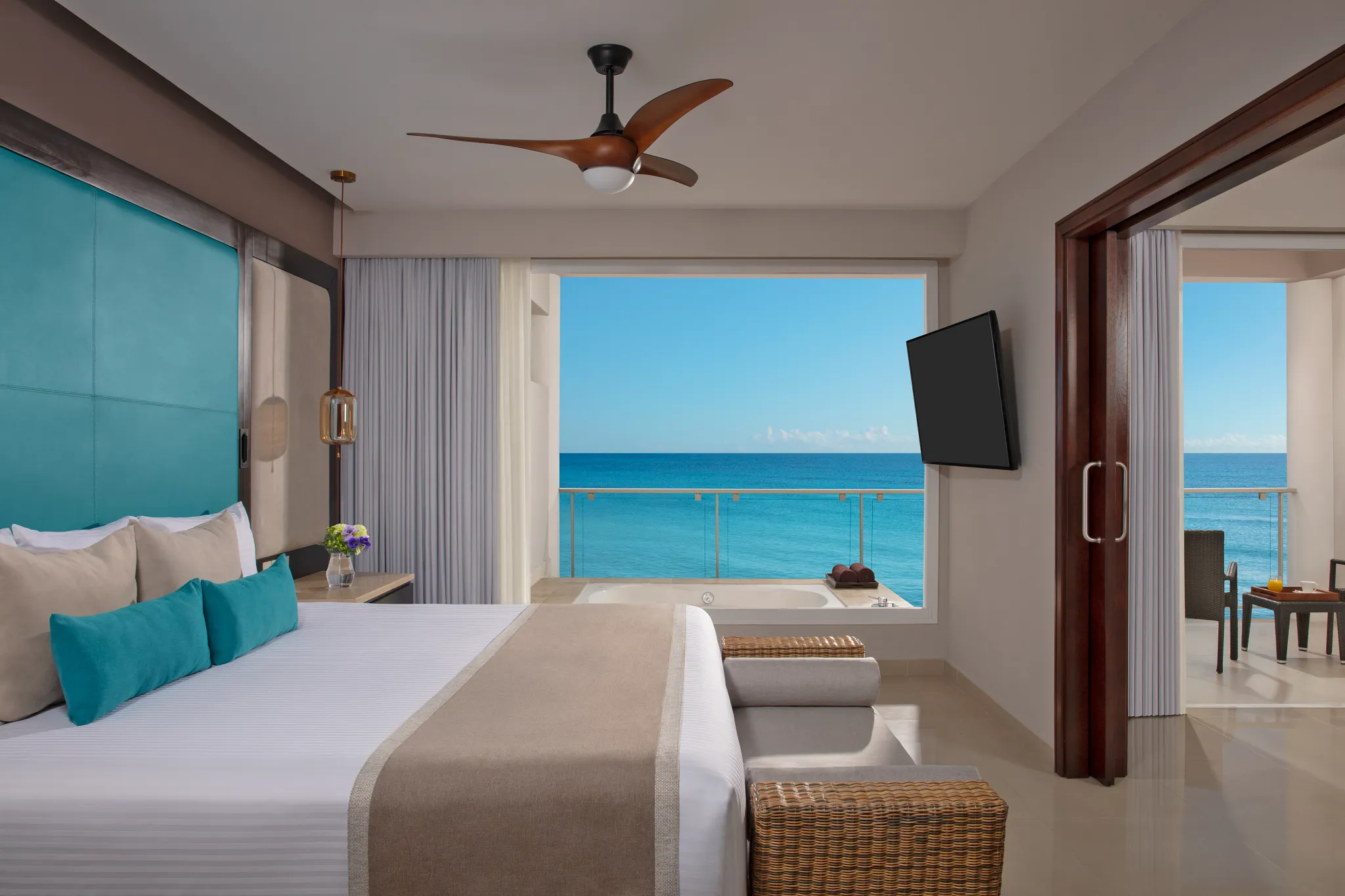 Preferred Club Suite Ocean Front — Dreams Jade Resort & Spa