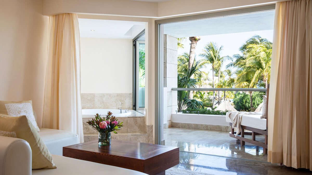 Junior Suite Spa or Pool View Terrace