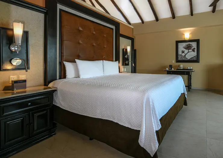 Honeymoon Private Pool Swim-Up Casita King Bed — El Dorado Casitas Royale