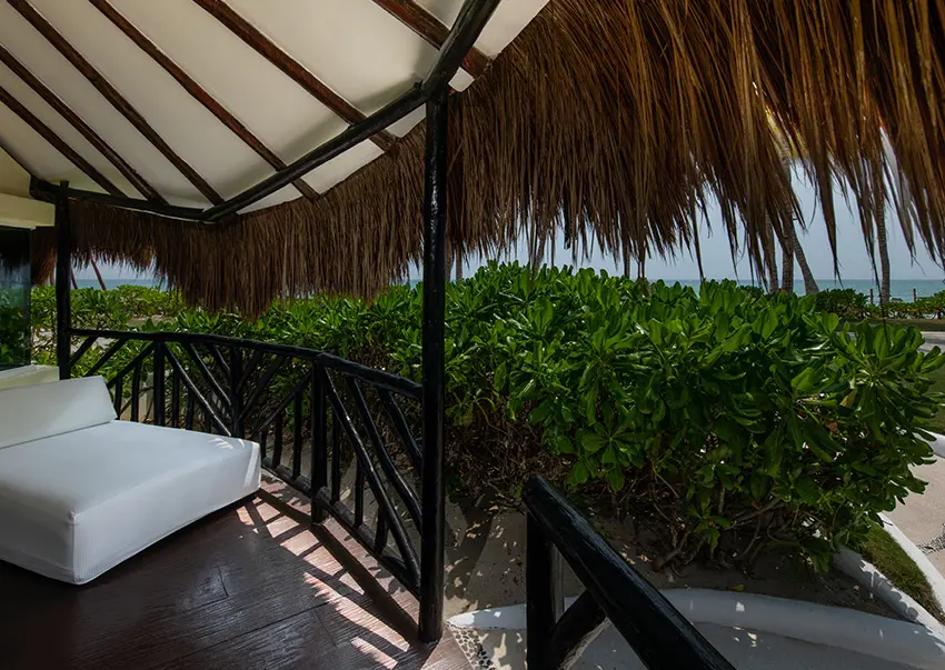 Royal Retreat Beachfront Suite Terrace — El Dorado Casitas Royale