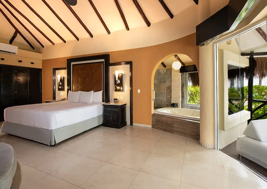 Royal Retreat Beachfront Suite — El Dorado Casitas Royale