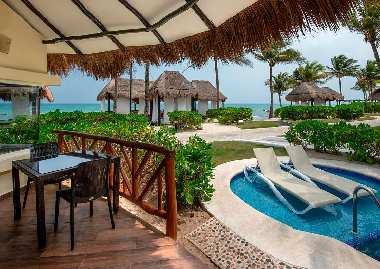 Royal Retreat Beachfront Swim-Up Suite Terrace — El Dorado Casitas Royale