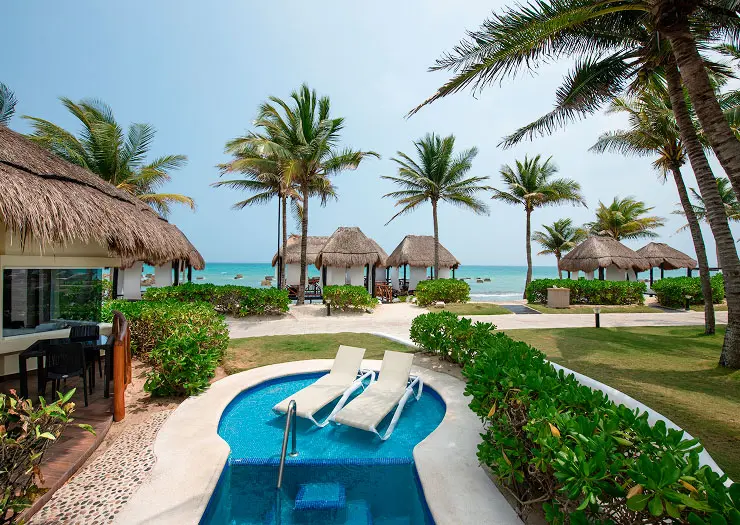 Royal Retreat Beachfront Swim-Up Suite — El Dorado Casitas Royale