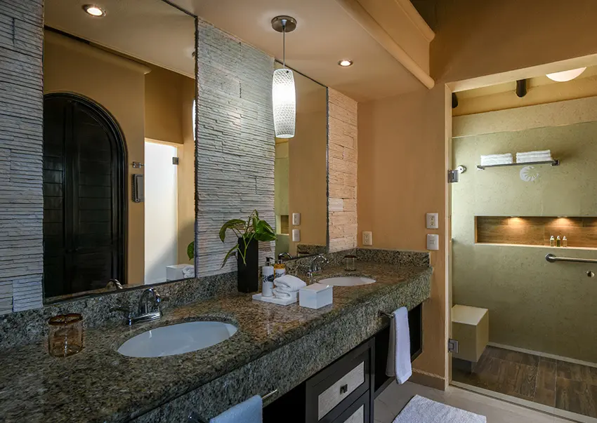 Royal Retreat Deluxe Swim-Up Suite Bathroom — El Dorado Casitas Royale