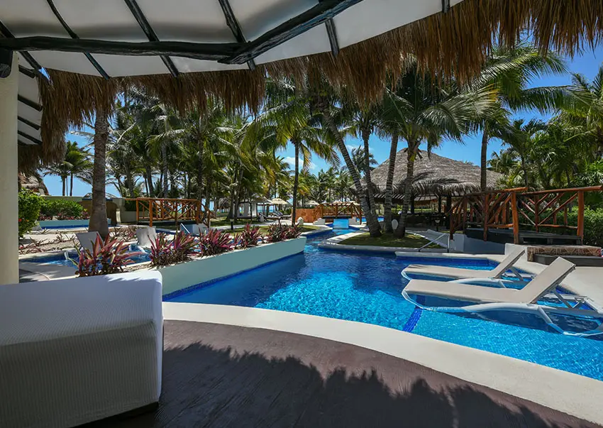 Royal Retreat Deluxe Swim-Up Suite Pool — El Dorado Casitas Royale