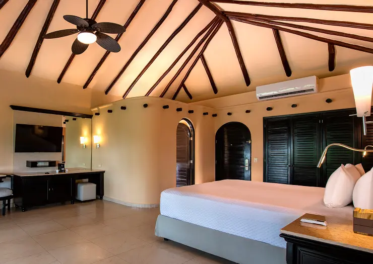 Swim-Up Casita Suite King Bed — El Dorado Casitas Royale