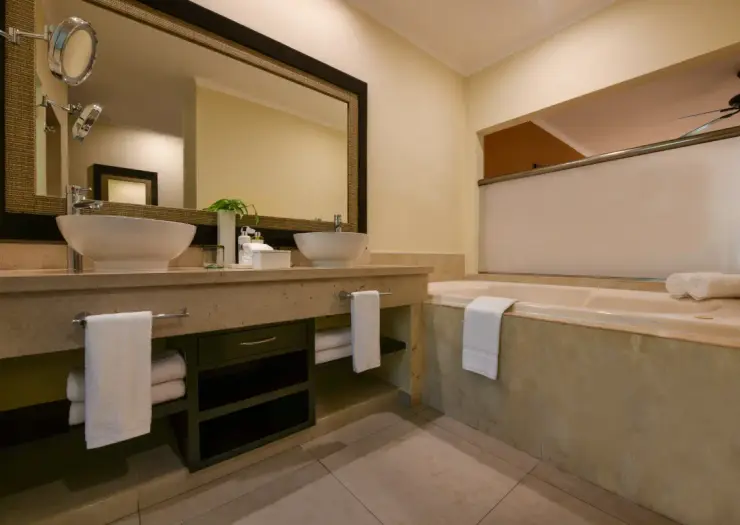Beachfront Swim Up Junior Suite Bathroom — El Dorado Royale