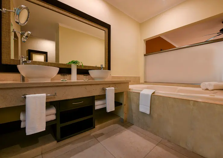 Luxury Jr Suite Bathroom — El Dorado Royale