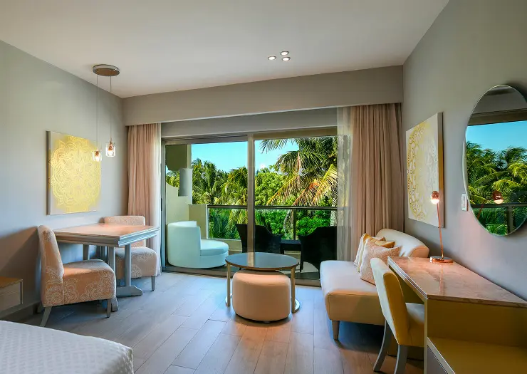 Royal Retreat Beachfront Suite Seating Area — El Dorado Royale