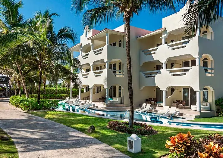 Royal Retreat Beachfront Swim Up Suite Exterior — El Dorado Royale