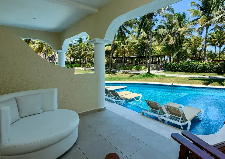 Royal Retreat Beachfront Swim Up Suite — El Dorado Royale
