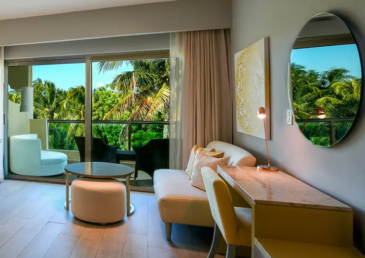 Royal Retreat Junior Suite — El Dorado Royale