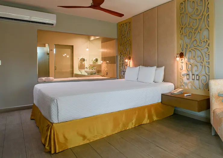 Royal Retreat Swim Up Suite King Bed — El Dorado Royale