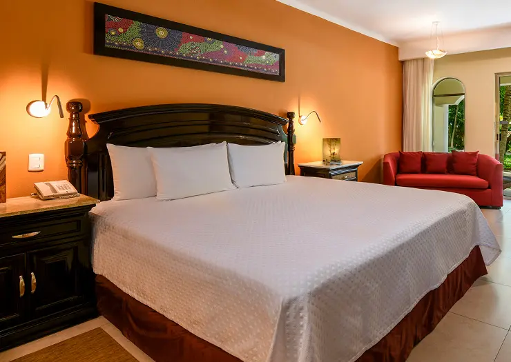 Swim Up Jr Suite King Bed — El Dorado Royale
