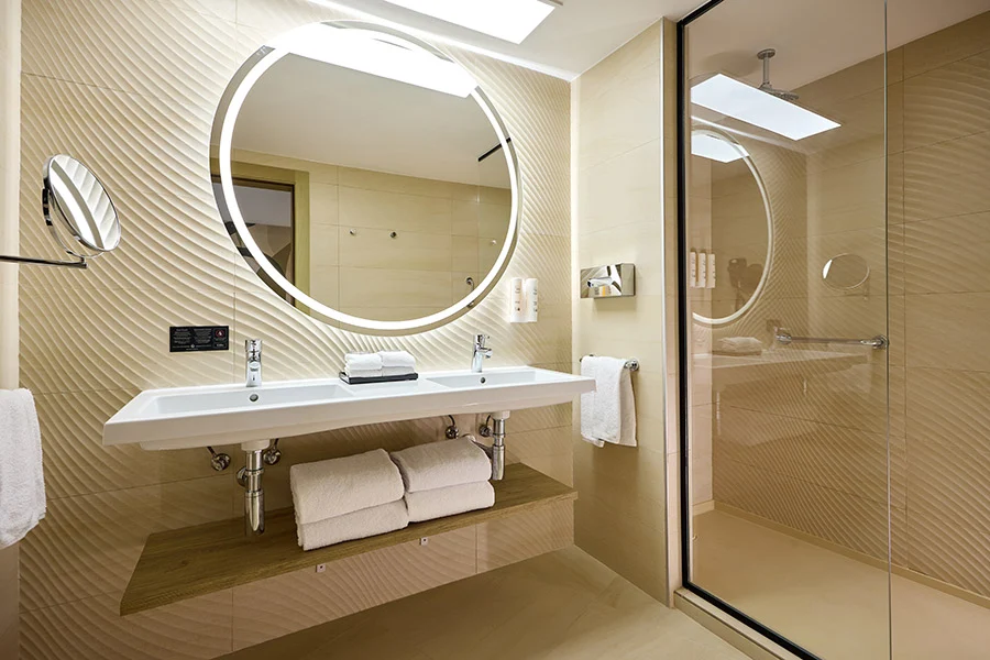 Junior Suite Partial Ocean View Bathroom — Hotel RIU Palace Aquarelle