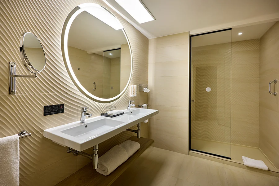 2 Bedroom Family Superior Ocean View Bathroom — Hotel RIU Palace Aquarelle
