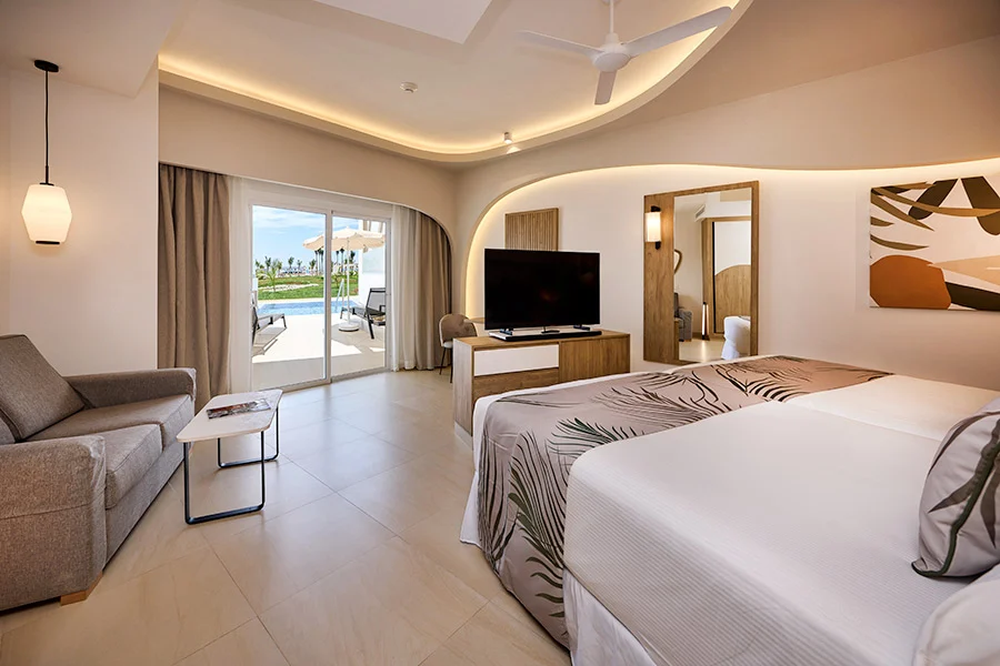 2 Bedroom Swim-Up Family Room — Hotel RIU Palace Aquarelle