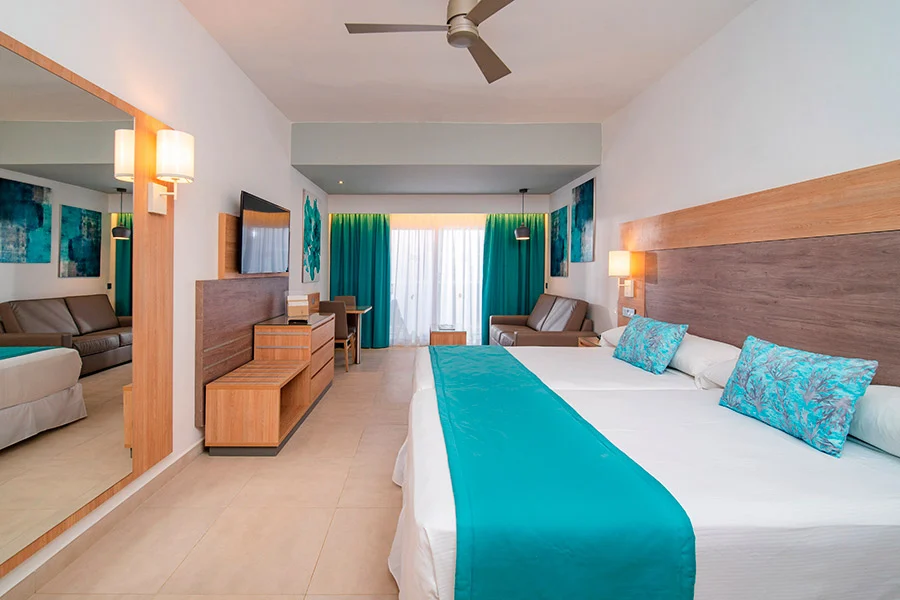 Connecting Junior Suite Partial Sea View — RIU Palace Tropical Bay
