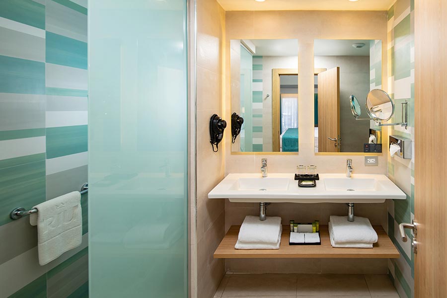 Double Room bathroom — RIU Palace Tropical Bay