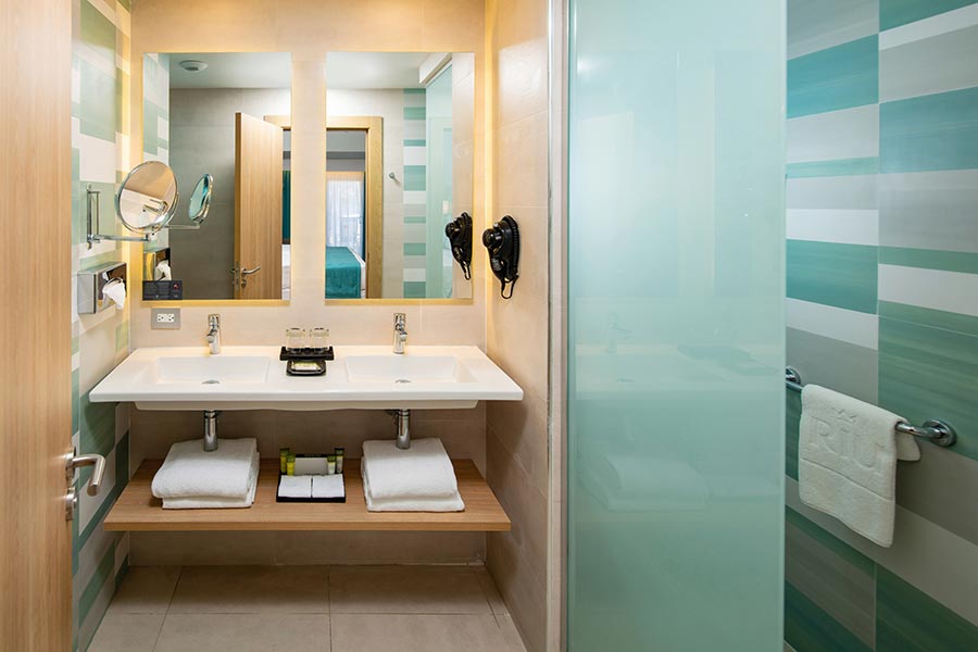 Junior Suite Sea View bathroom — RIU Palace Tropical Bay