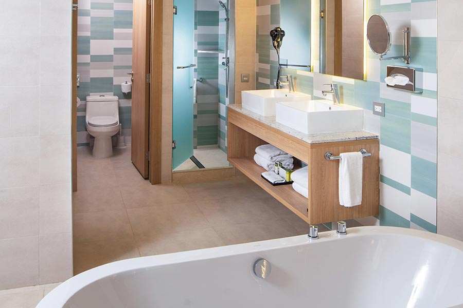 Suite Sea View bathroom — RIU Palace Tropical Bay