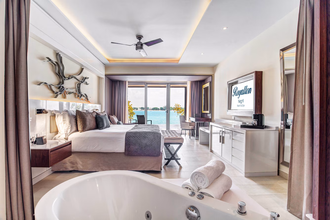 Luxury Junior Suite Swim Out — Hideaway at Royalton Negril