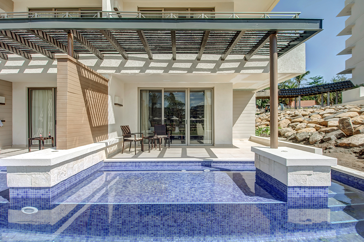 Diamond Club Luxury Junior Suite pool access