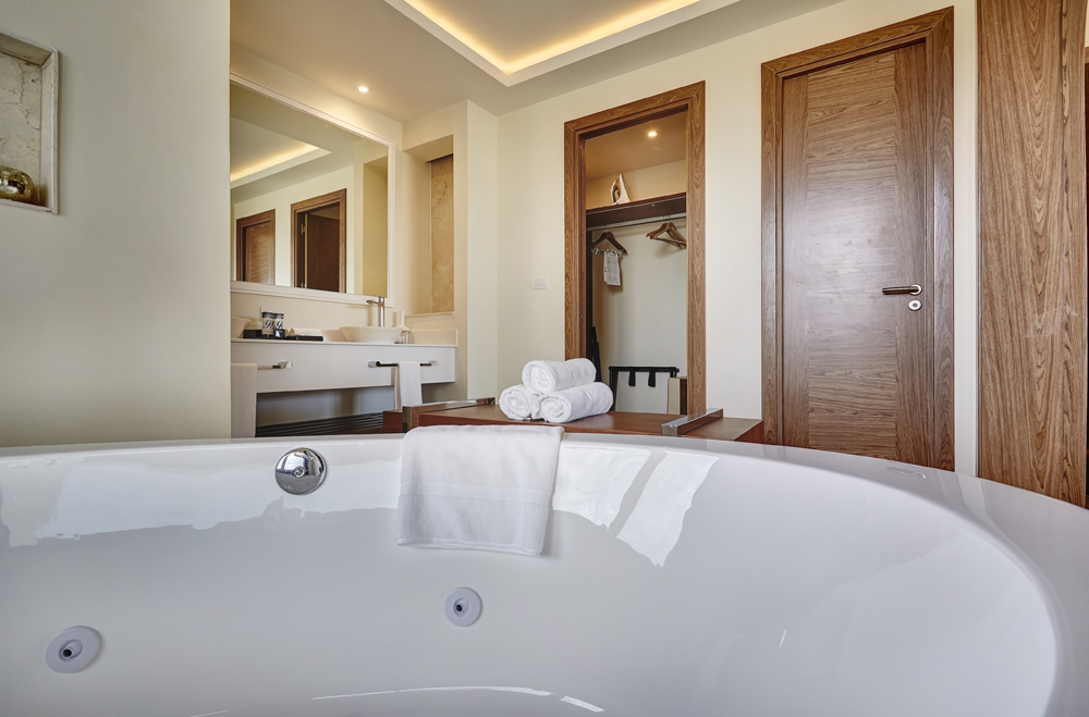Diamond Club Luxury Penthouse bathroom