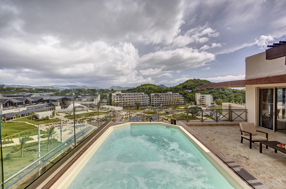 Diamond Club Luxury Penthouse pool