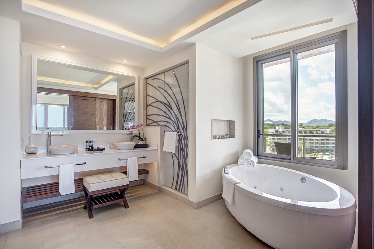 Luxury Presidential One Bedroom Swim Out Bathroom