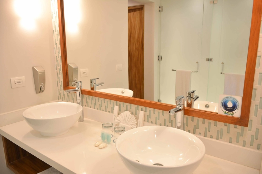 Sandos Caracol Eco Junior Suite bathroom