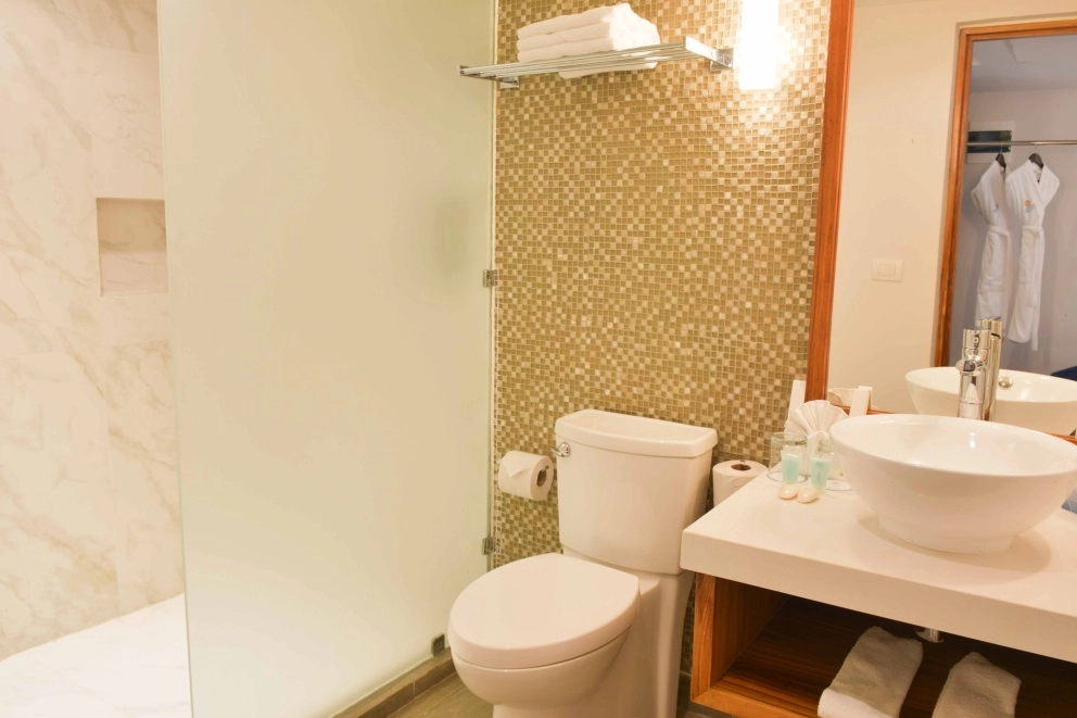 Sandos Caracol Eco Superior bathroom