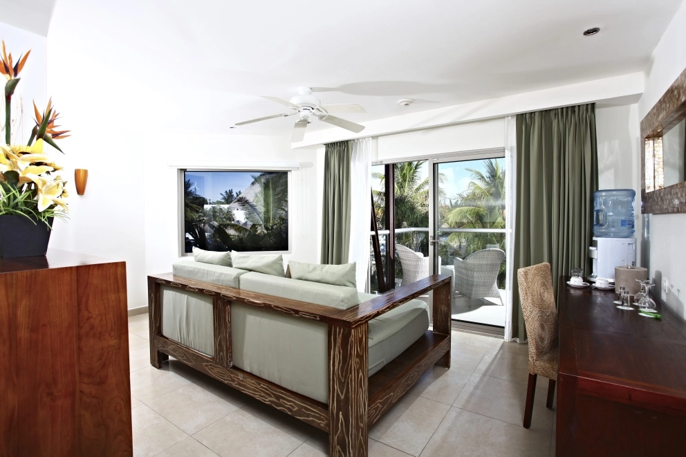 Sandos Caracol Pool View One Bedroom Suite seating area