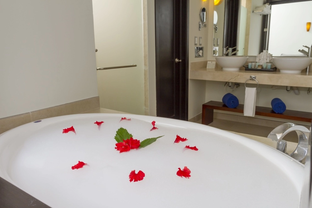 Sandos Caracol Select Club Deluxe bathroom