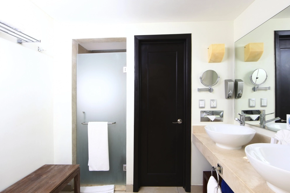 Sandos Caracol Select Club Superior bathroom