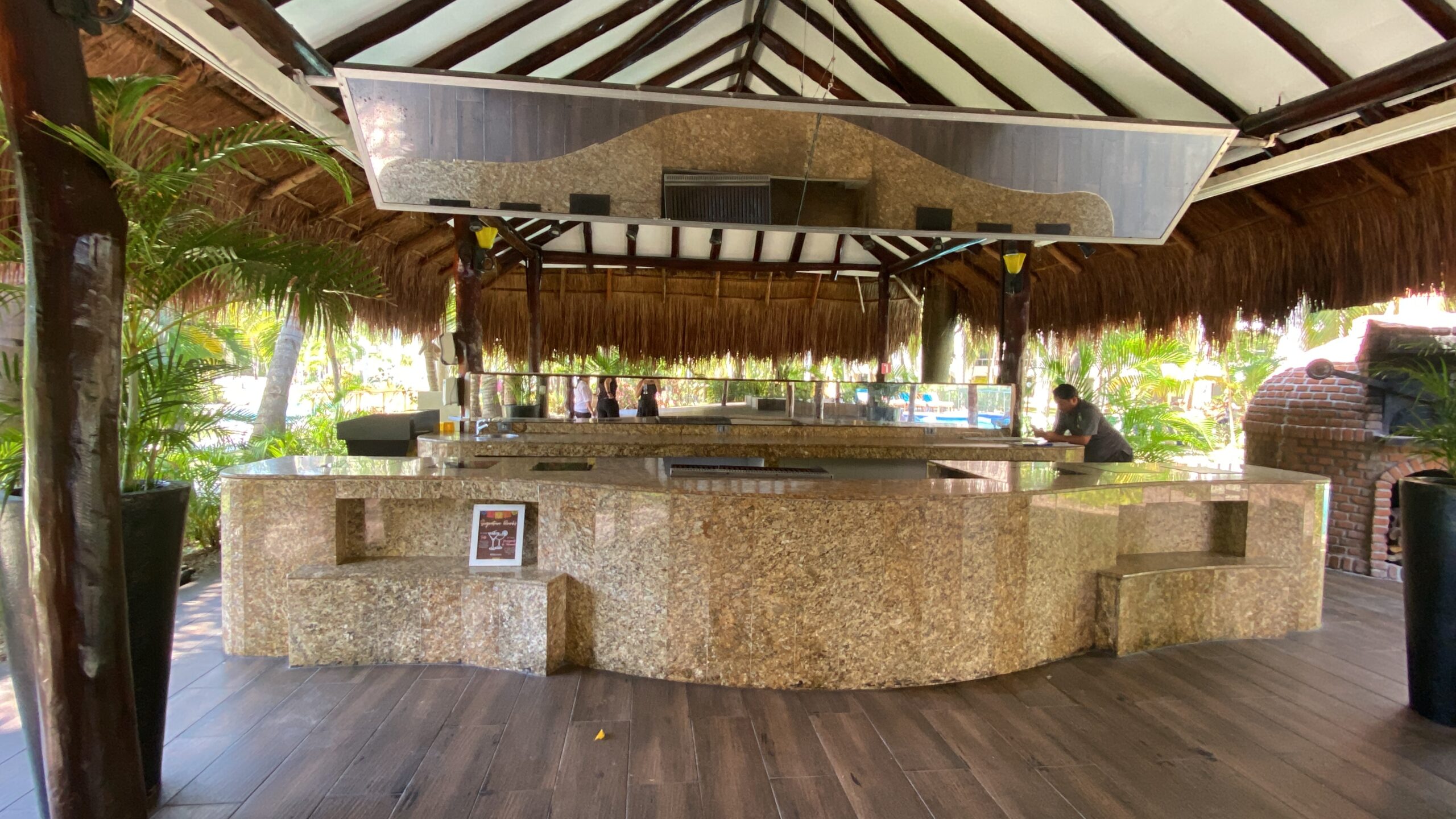 Tucanes Bar Setup — El Dorado Royale